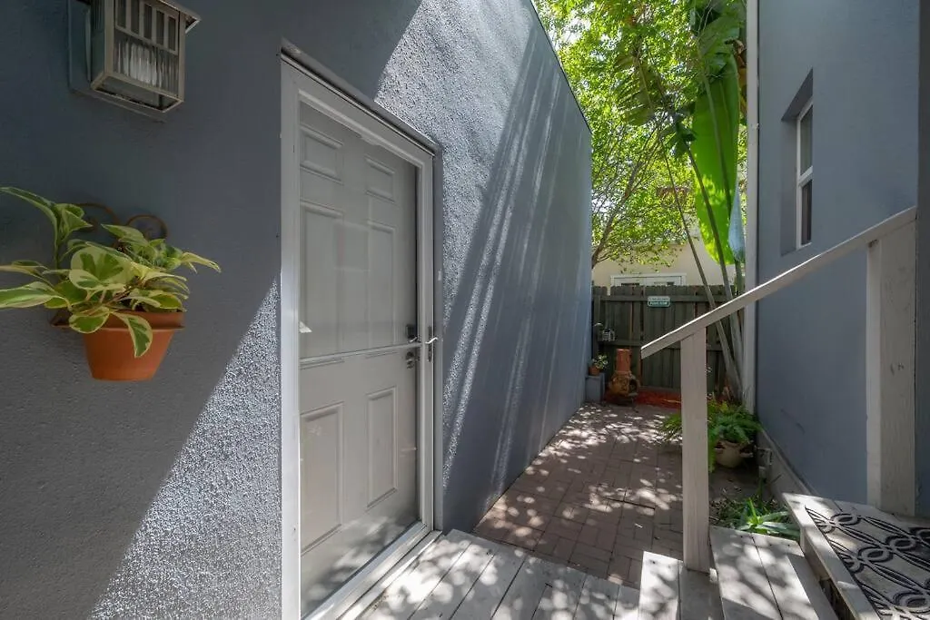 Ultimate Man Cave Garage Studio Minutes To Whatever You Do Tampa 0*,  USA